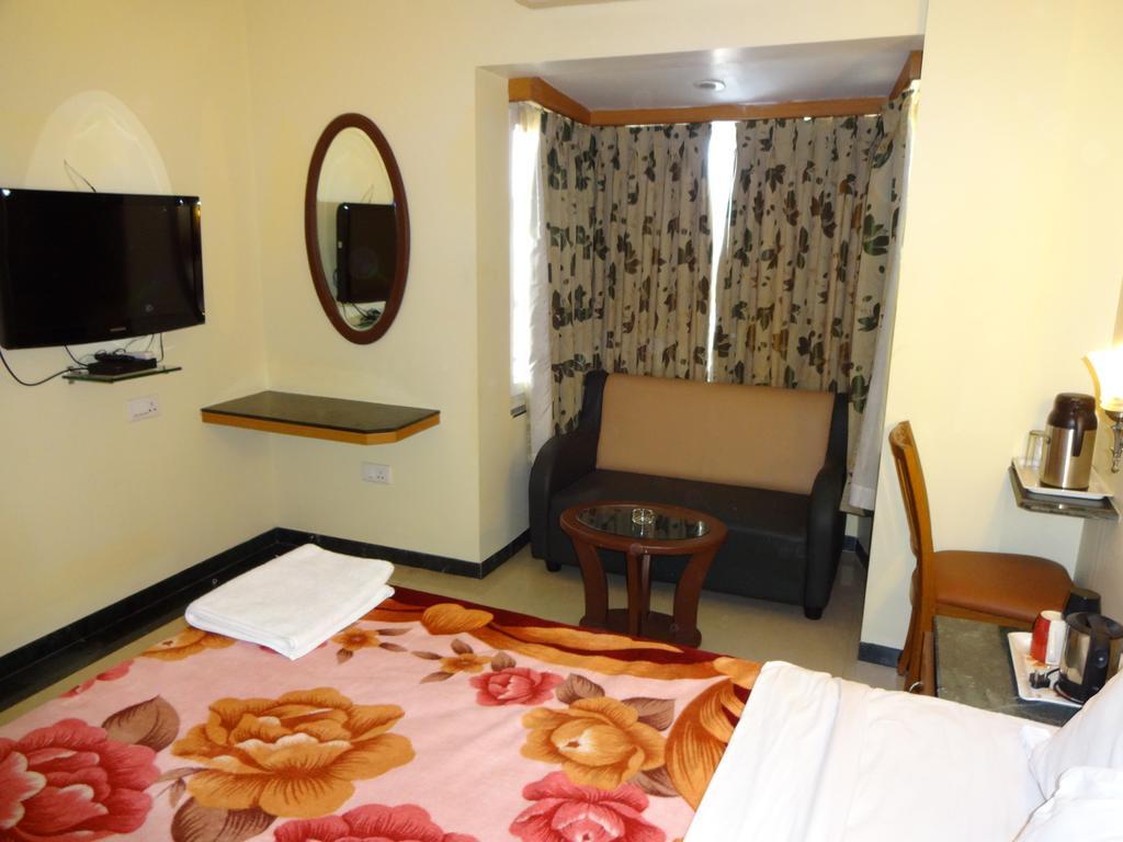 Hotel Nahar Manchester Inn Коямпутур Номер фото